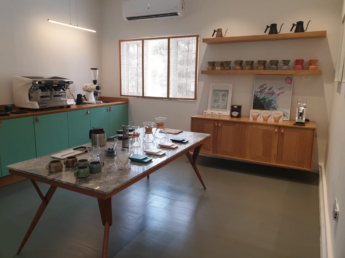 Bartending is more than spirits let us guide you on your bartending journey with our Coffee Module with our partner Wyndams.

#topshelfbartendingacademy #barbados  #bartender #barlife #barlifestyle #mixology #mixologia #bar #bartender #coffee #coffeeholic #coffeelover