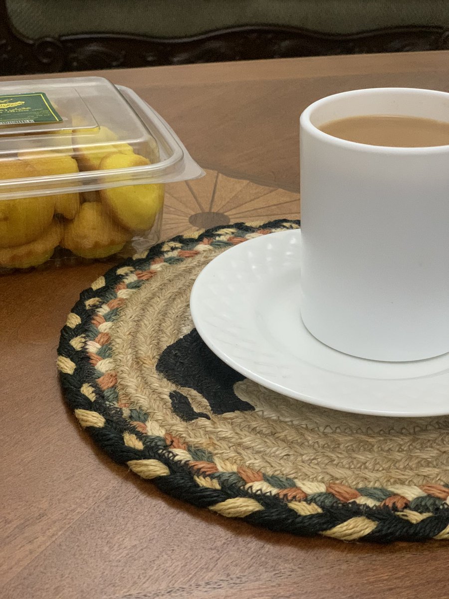 zamasaqib's tweet photo. With love from Kuwait
“ عقيلي زعفران”
#traditional #kuwaitdelight #kuwaitsweets #kuwaitfood #tealover #teatime https://t.co/HyqGbnWDAE
