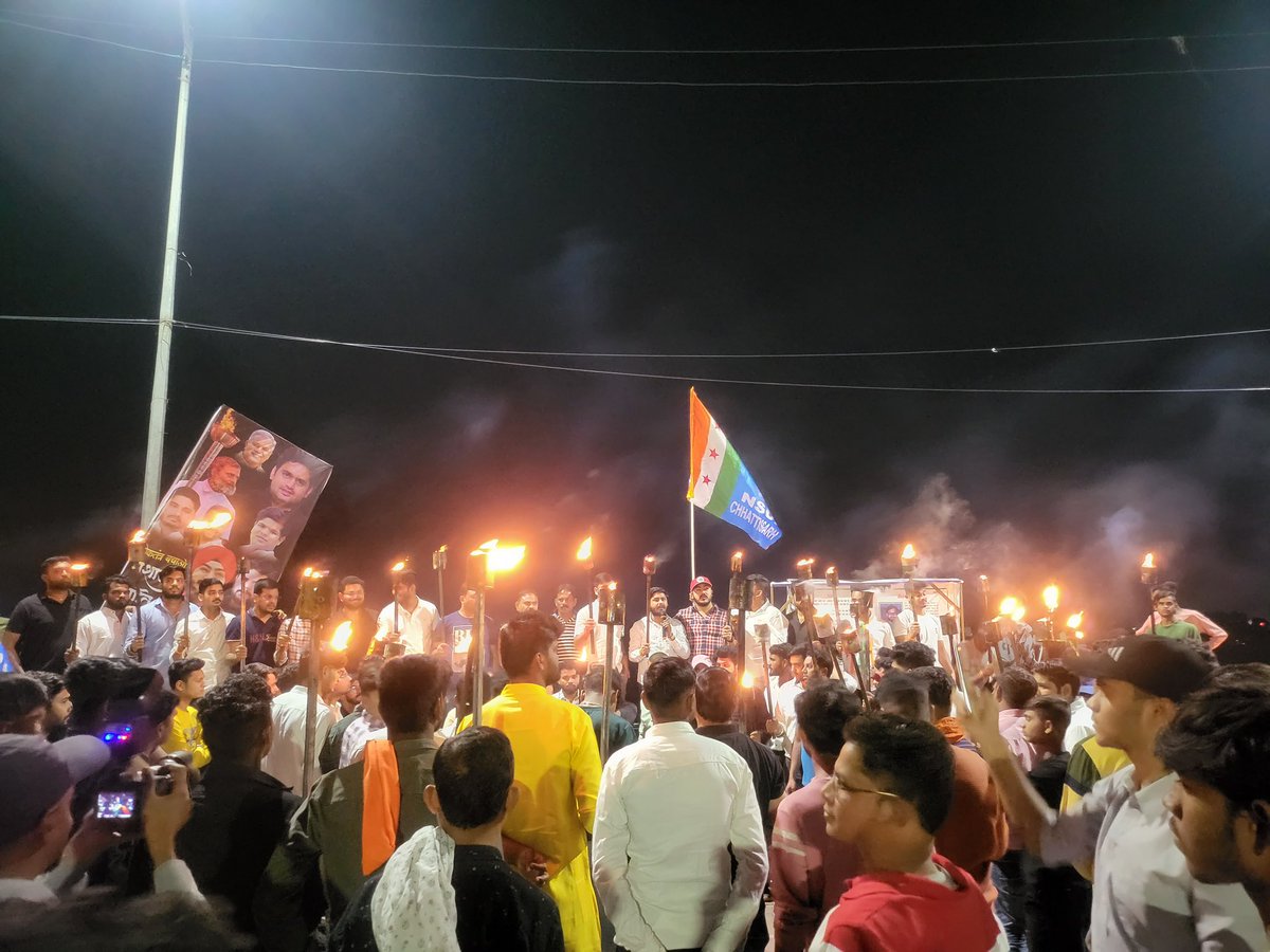 NirajPandeyINC's tweet photo. भारतीय राष्ट्रीय छात्र संगठन (NSUI) छत्तीसगढ़ के छात्रों ने 'लोकतंत्र मार्च' निकालकर खूनी मोदी सरकार के खिलाफ अपनी अवज्ञा की घोषणा की। लोकतं��्र की रक्षा और हमारे महान देश को बचाने के लिए हमारे देश की छात्र शक्ति श्री राहुल गांधी के साथ मजबूती से खड़ी है।
#Adani #Vanakkam_Modi_JI https://t.co/NBEtgjVFOh