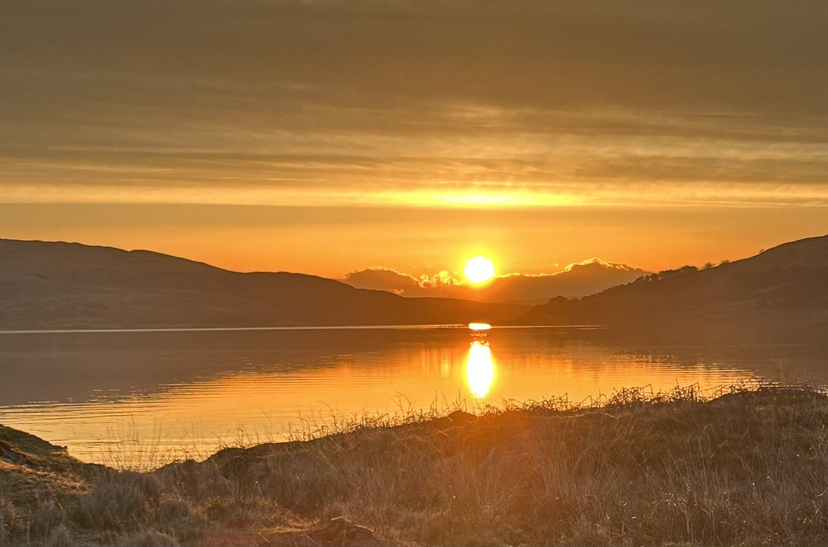 mudnedd's tweet photo. Heading for the ferry this morning #nofilters #sunrise #SunrisePhotography #Mull #Scotland https://t.co/1aYXm1wzkh