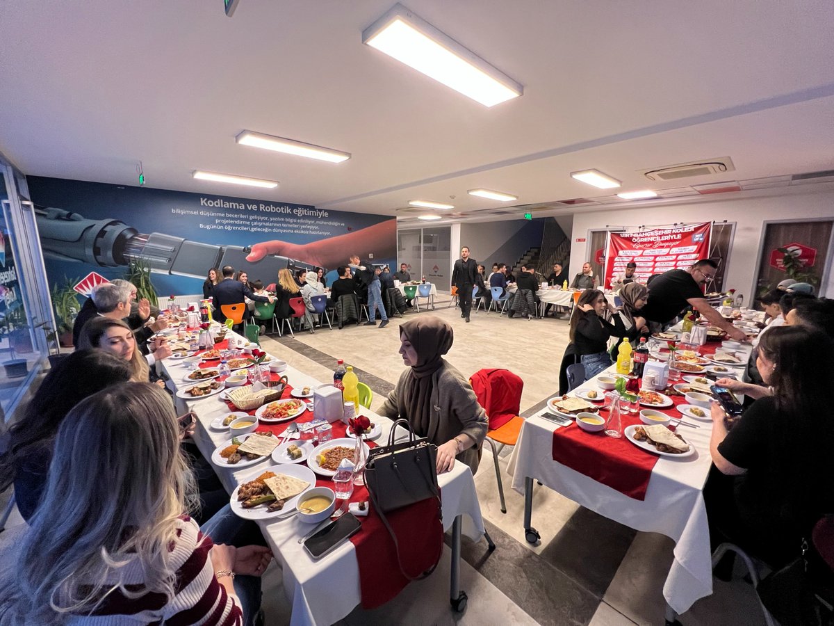 bk_siirtkampusu's tweet photo. Kıymetli kurucularımız ve değerli öğretmenlerimizle iftar yemeği programımız.
@AYDINEmiin @mtnayd @akkoyunerkam_ https://t.co/YfVXx1Avz3