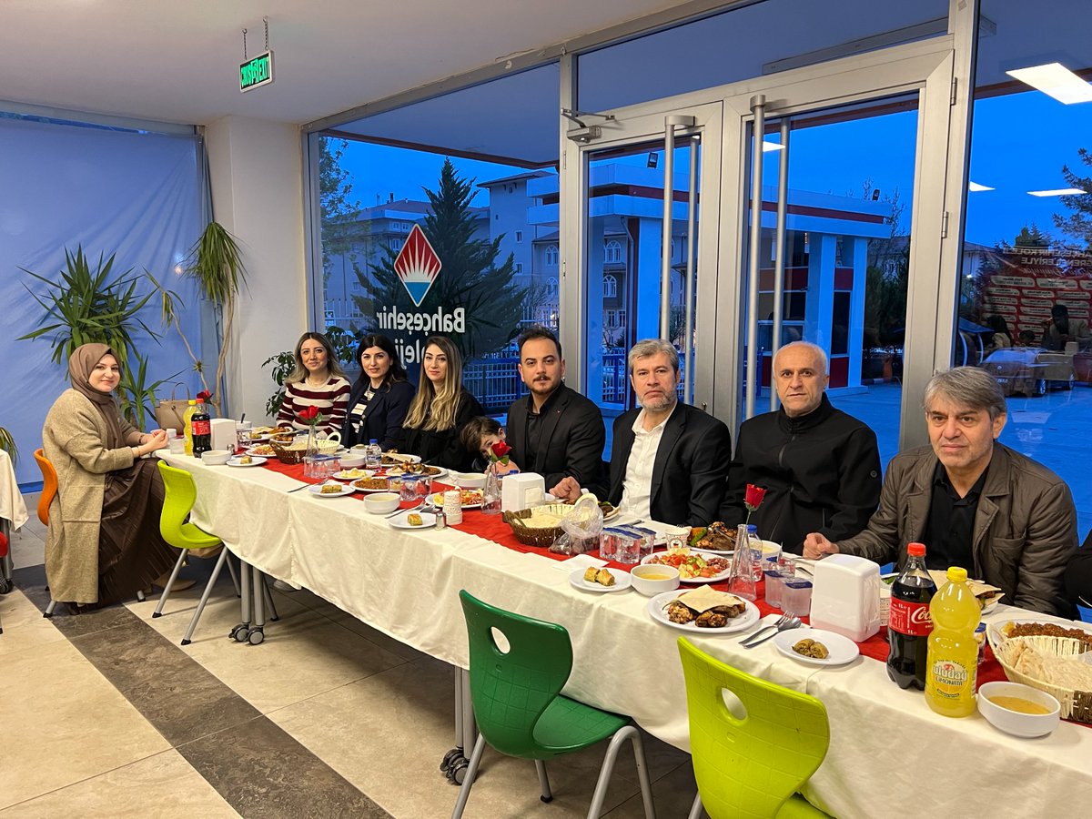 bk_siirtkampusu's tweet photo. Kıymetli kurucularımız ve değerli öğretmenlerimizle iftar yemeği programımız.
@AYDINEmiin @mtnayd @akkoyunerkam_ https://t.co/YfVXx1Avz3