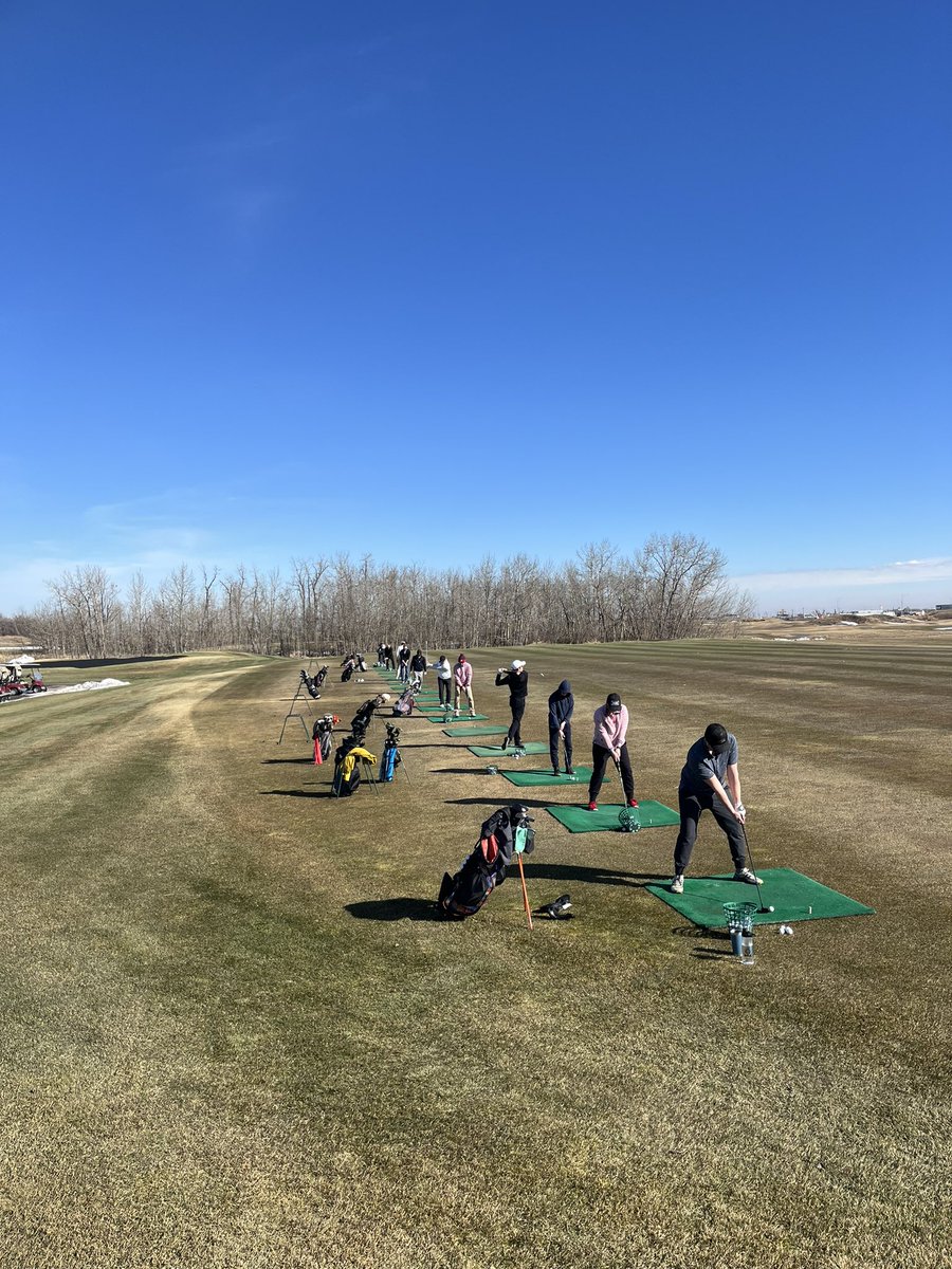 The 2023 Golf Season is officially here!
10:30am and the Range is already bump’n.  Swing by for a bucket and enjoy the beautiful day!
Range is open from 10:00am to 7:00pm daily. Hope to see you soon.
#yeggolf #yeggolfcourse #yegthingstodo #mastersweek