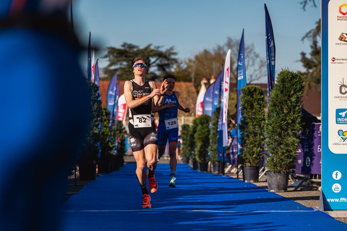 Championnat de France duathlon S 🚹Châteauroux : 

Retour en photos sur la victoire d'Emile Blondel-Hermant (Team Noyon) devant Benjamin Choquert (Metz Tri) et Dorian Muller (ASPTT Strasbourg). 

📷Germain Hazard/Royal Spark 

Résultats : prolivesport.fr

#duathlon