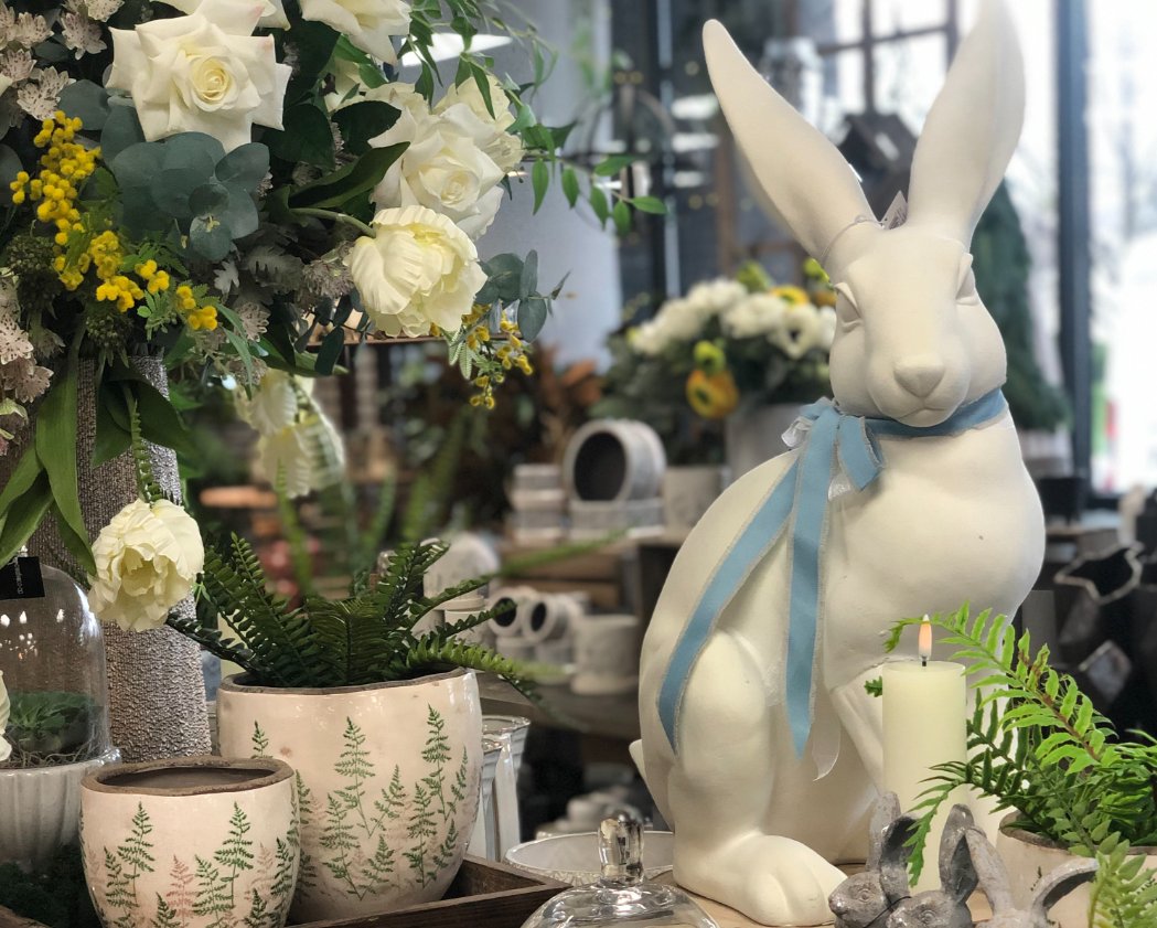 Hop on in and see what cute flowers and gifts we have in store for your Easter!!

#easter #easterflowers #flowersforeaster #easterbunny #easterlilies #flowermarket #metroflowermarket #wholesaleflowers #gifts #chantillyva