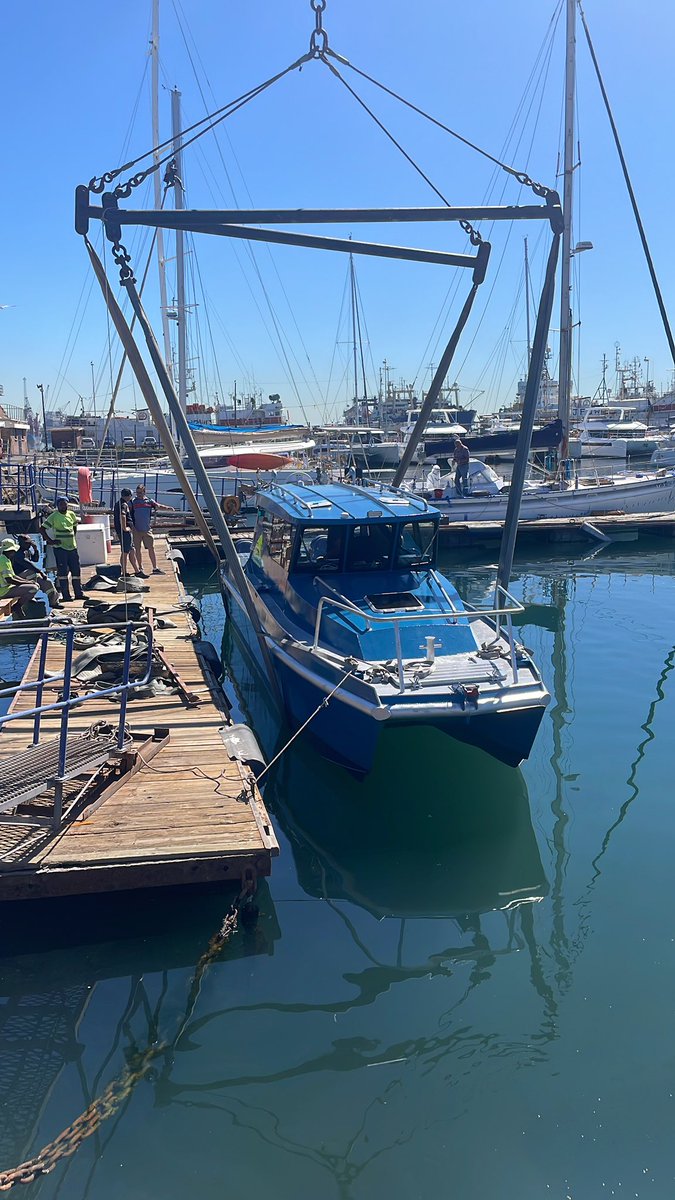 KNDnavaldesign's tweet photo. Introducing the all-new KND designed Lynx Multi-Role Catamaran Boat! With twin 250 Yamaha motors, it achieves speeds of 38 knots+ making it perfect for professional use. Launching now in Cape Town, this beauty is set to take the marine industry by storm. #KNDNavalDesign #LynxBoat https://t.co/yhwlAMttgC