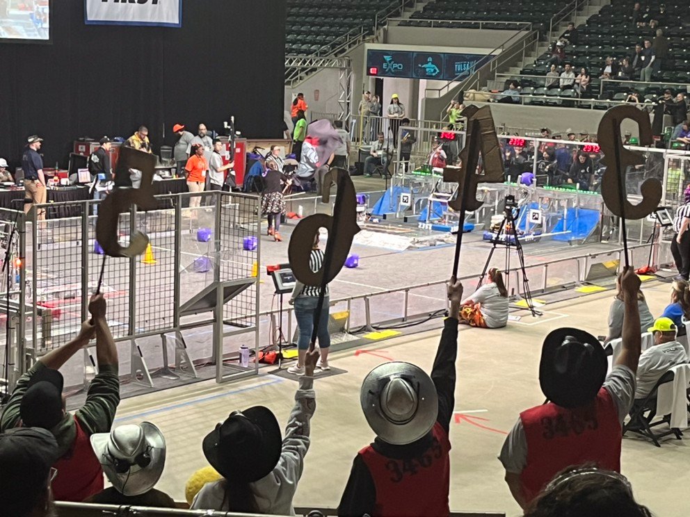 moorem_math's tweet photo. @Team3465 wraps up qualifying rounds at the Green Country @FRCTeams regional. #havingfun #workinghard #solvingproblems #Yeehaw! https://t.co/CKQCBLgM4I