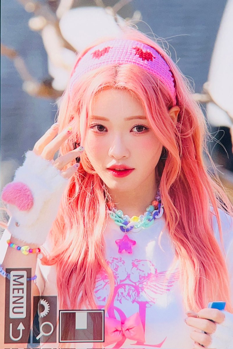 thinkharam's tweet photo. she’s so pretty 🥹 https://t.co/RUu7MCiolh