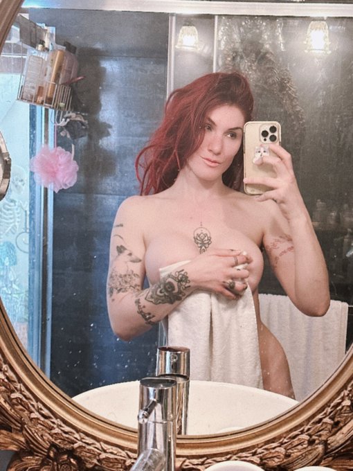 Logging into eplay for a shower show :) gotta wash my hair so if you&rsquo;ve ever wondered what it looks like