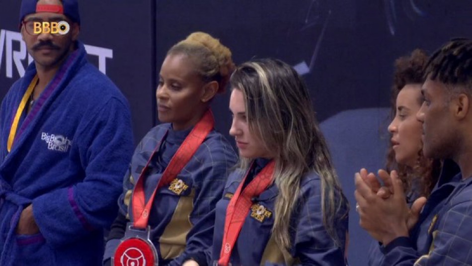 Dantinhas's tweet photo. Black indicou Amanda e Aline

Larissa: “Tá bom, já pode voltar para o fundo do mar” #BBB23 https://t.co/KkIO7fXNTY