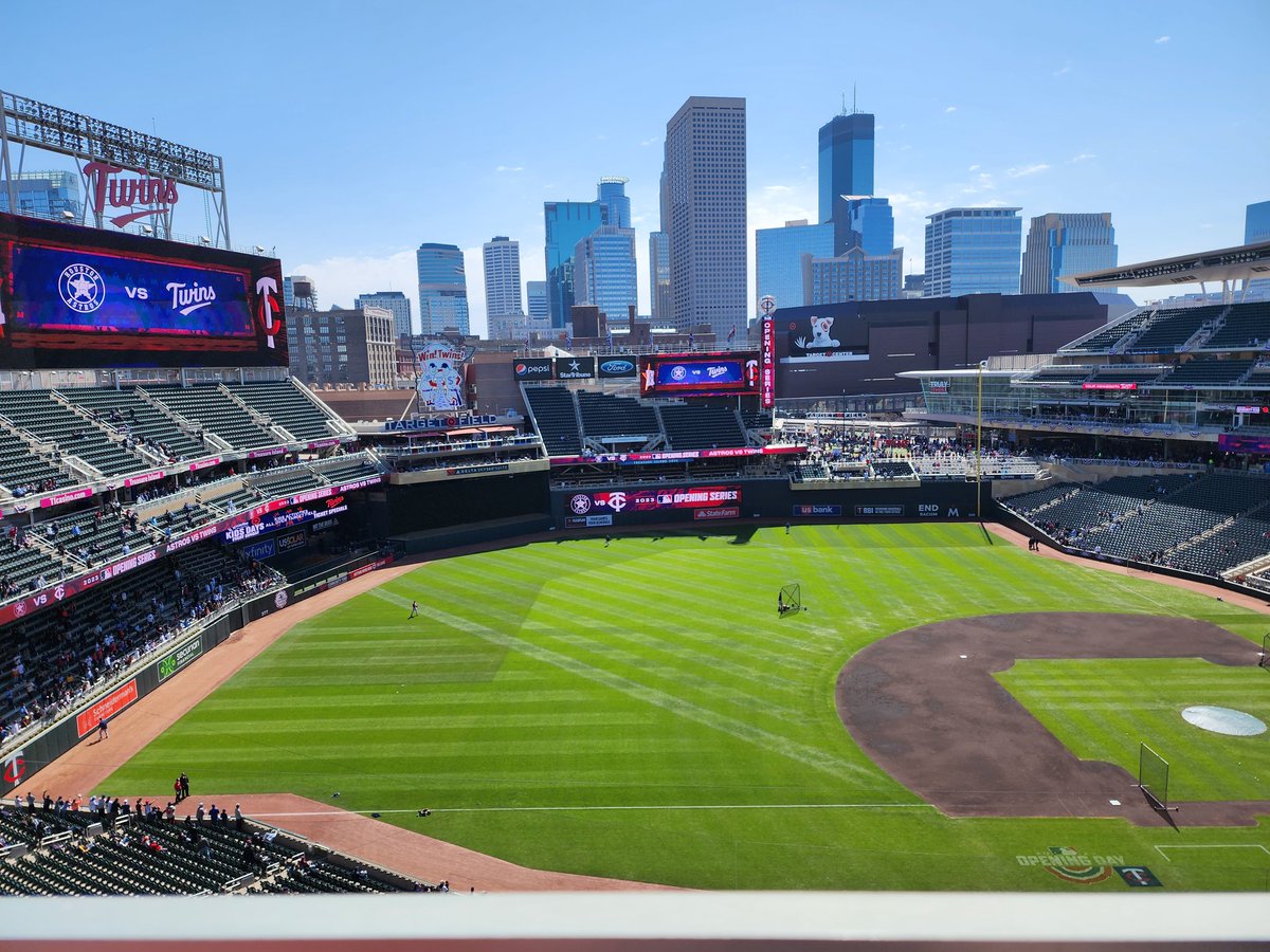 FantasyFlurry's tweet photo. For Christmas I got tickets to "a Wild game!"

Got duped. It's a wild Twins game.

Thanks @JacobAusman1 and @IDontThinkSo_EH https://t.co/fP7gq7MLL4
