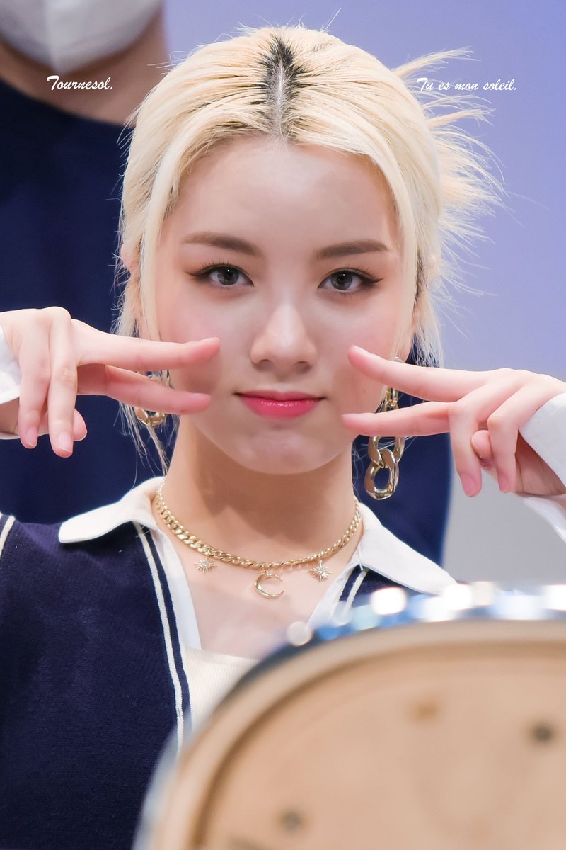 ChocoVanillaZs's tweet photo. 생일축하해💖✨
우리 다은이 하루하루 행복하자

#우아 #WOOAH #ウーアー 
#LUCY #김다은 #루시 
#ダウン #多恩 #다은 
#My_Apricity_Lucy
#김다은_언제나_행복하자
#HAPPY_LUCY_DAY https://t.co/aVqDg5wHjH