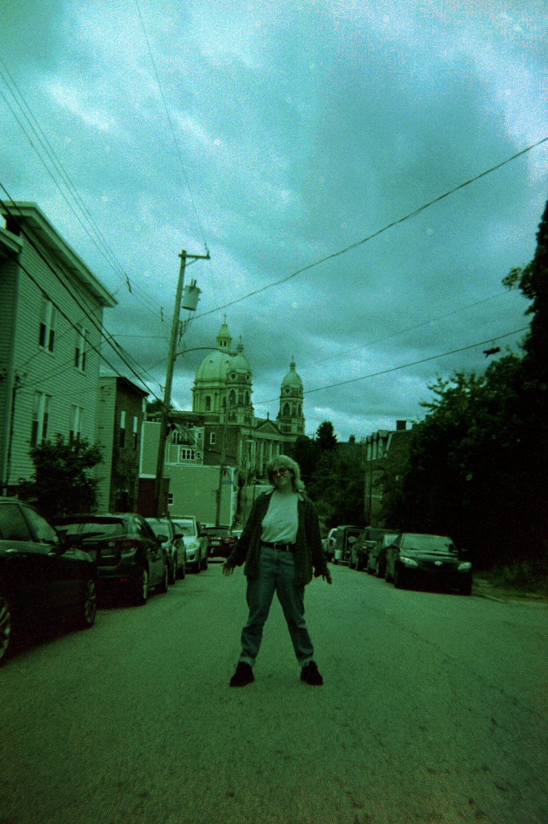 jomorganetc's tweet image. bookmarked this a few days ago &amp;amp; have been waiting for the @pictoriavark x @wormbrainworld piece to go live so that i could qt this lovely photo from tour. pittsburgh was cool.