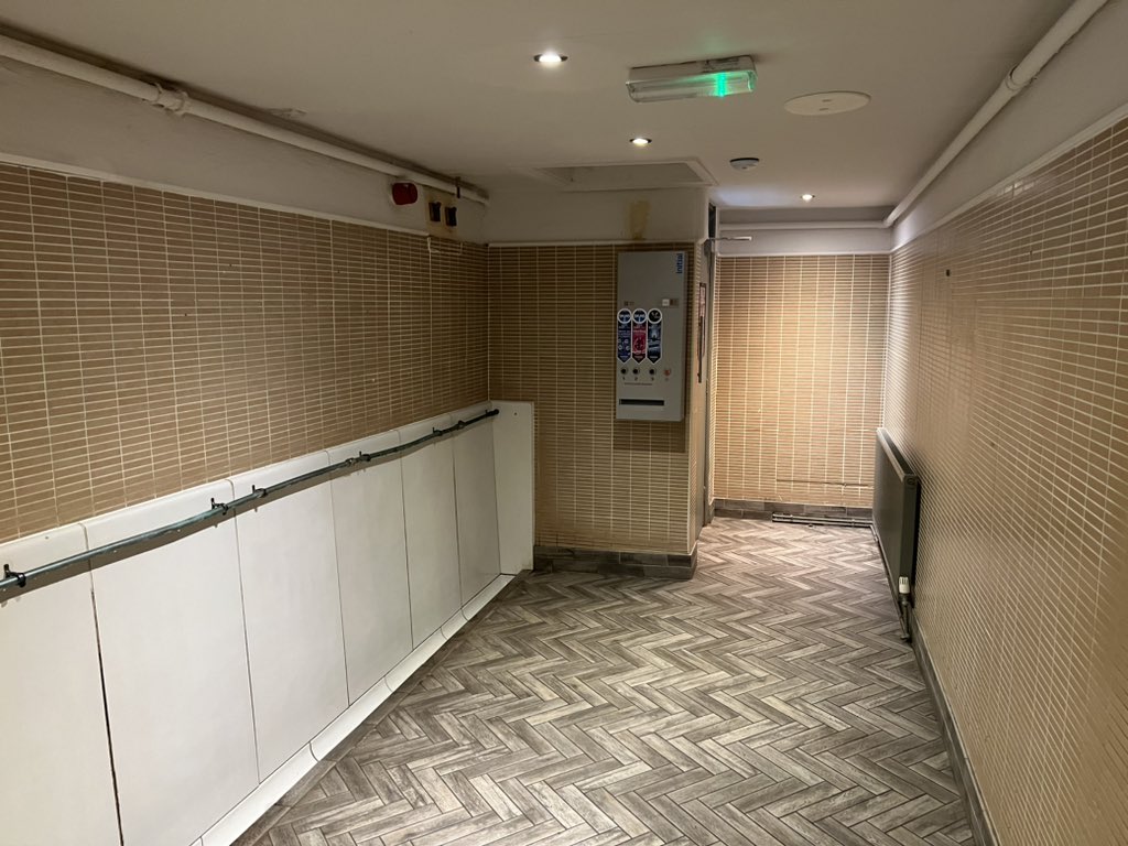 The Fox and Crown, Sutton-in-Ashfield. 

A very long trough in what can only be described as a very liminal space. 

2/10.