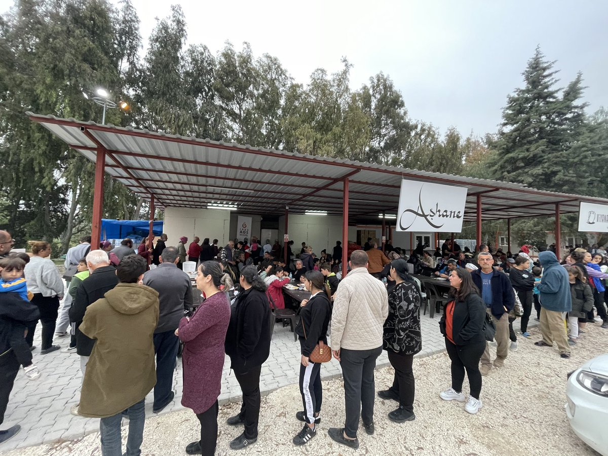 1905AGS's tweet photo. Geçen hafta düzenlemiş olduğumuz iftarın ardından @1905AGS ailesi olarak bugün de Hatay/Antakya Odabaşı Mahallesi’nde depremden etkilenen vatandaşlarımızı misafir ettik. Koordinasyondaki desteklerinden ötürü @ultrAslan’a teşekkürlerimizle. #1905AGS #ultrAslan #ultrAslanHatay https://t.co/Xd3PIv3Jj1