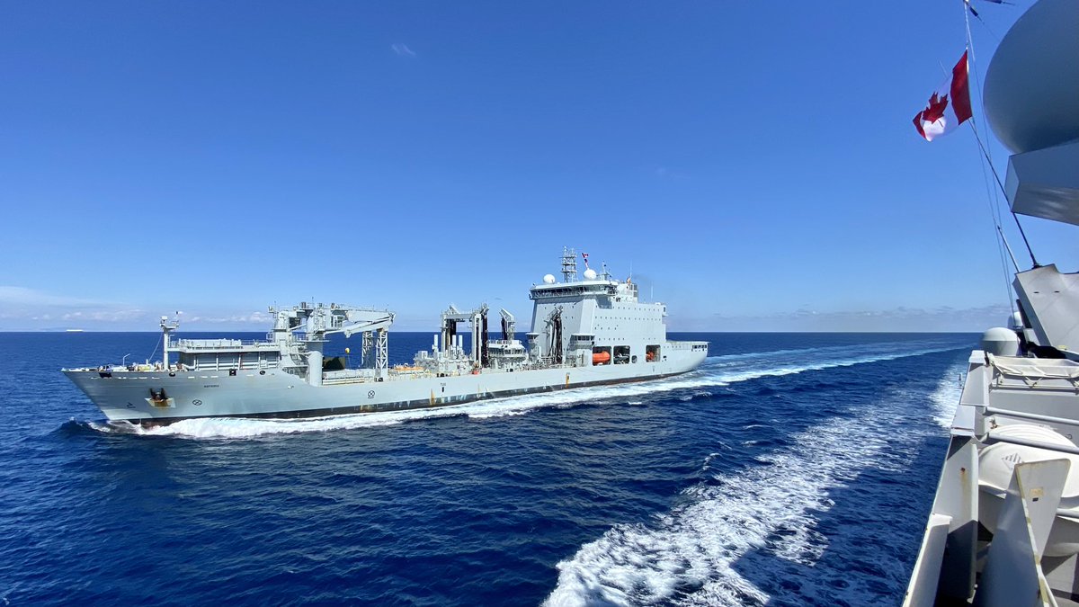 Replenishment at Sea (RAS) with @nruasterix 🇨🇦 today! A very smooth ride and great service from our @NATO  partner! Thanks! @COM_SNMG2 @kon_marine 🇨🇦🇳🇱👊🏻