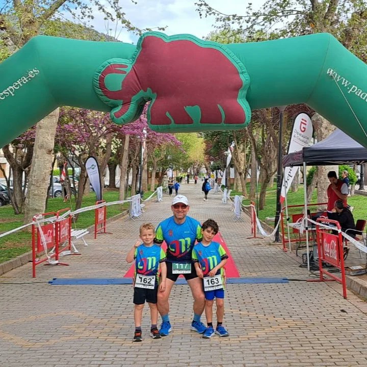 joanpebla's tweet photo. Un sábado pipa en Padúl. Carrera internacional del Mamut con mis zagalillos! 🤩🤩 https://t.co/NPlP0exEWN