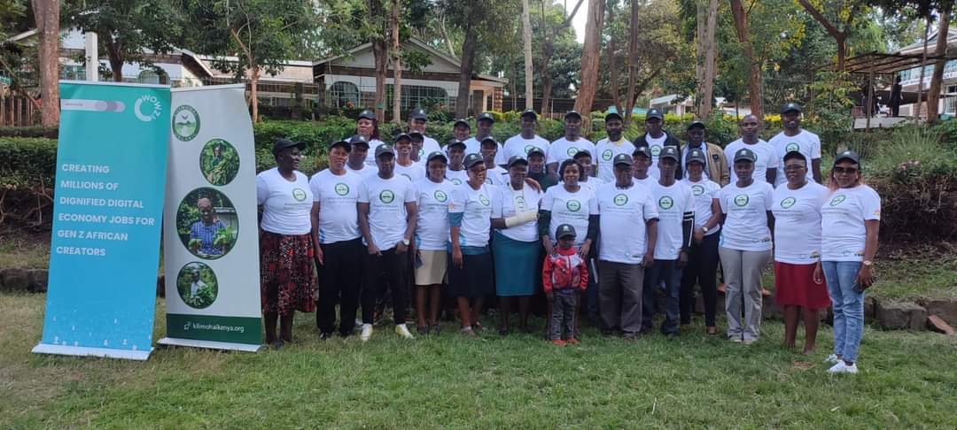 IsabellaBairdKE's tweet photo. It was truly an honor presenting the 40 #farmfluencer graduates with their certificates last week on Wednesday. Thank you to @KoanKenya & @WowziTheWorld who trained 40 organic farmers on how to become influencers on social media. @organixkenya @SacdepK @BIBA_Kenya @StandardKenya https://t.co/Ony6VMWSOo