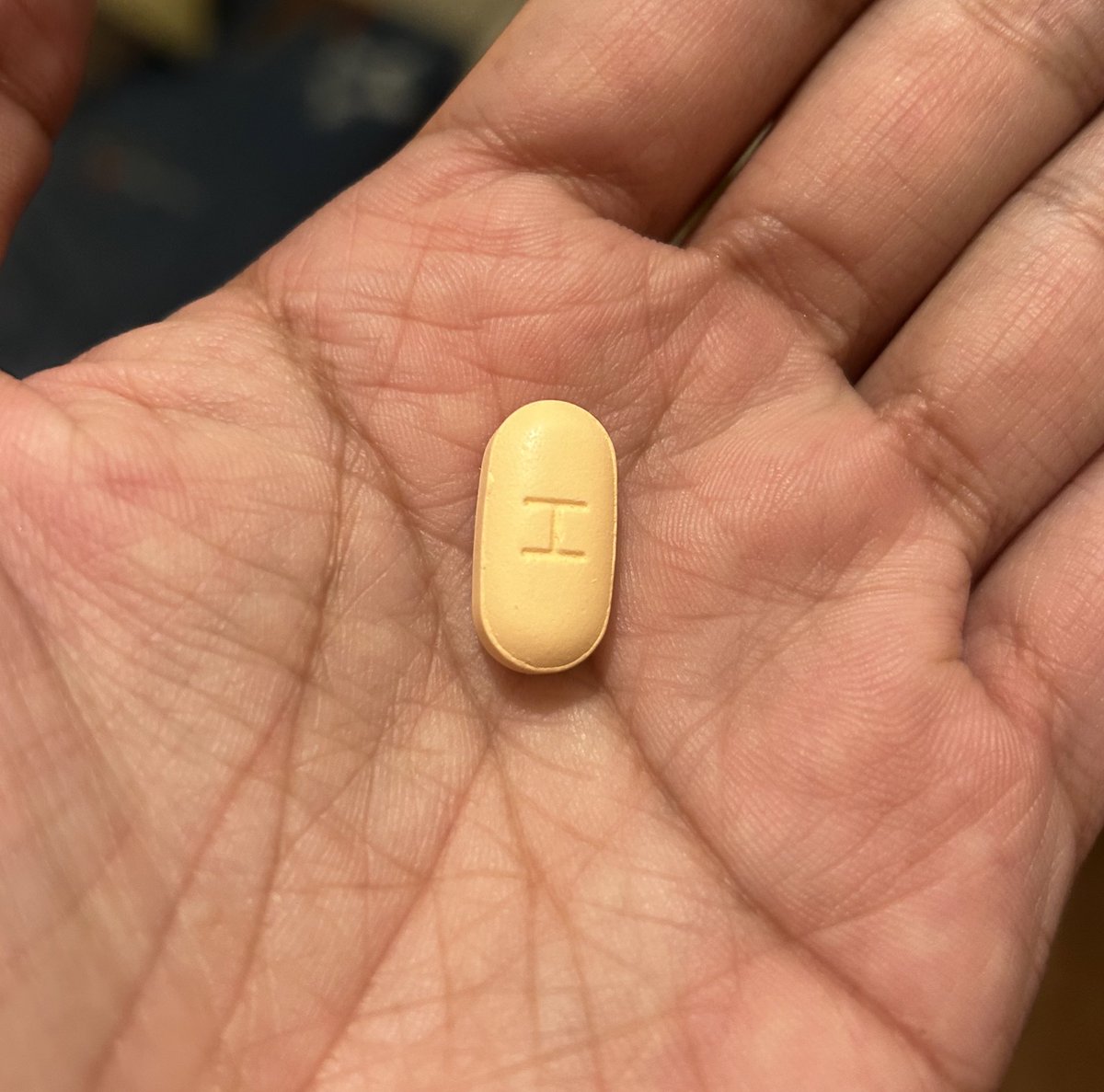 Every time na iinom ako ng gamot, hindi ako nalulungkot. Natutuwa ako. Kasi tuwing iinom ako ng gamot, hindi ako nareremind na may sakit ako, sa halip, nareremind ako na gumawa si Lord ng way para maituloy ko ang buhay ko sa kabila ng pagkakamaling nagawa ko. Happy Easter sibs!