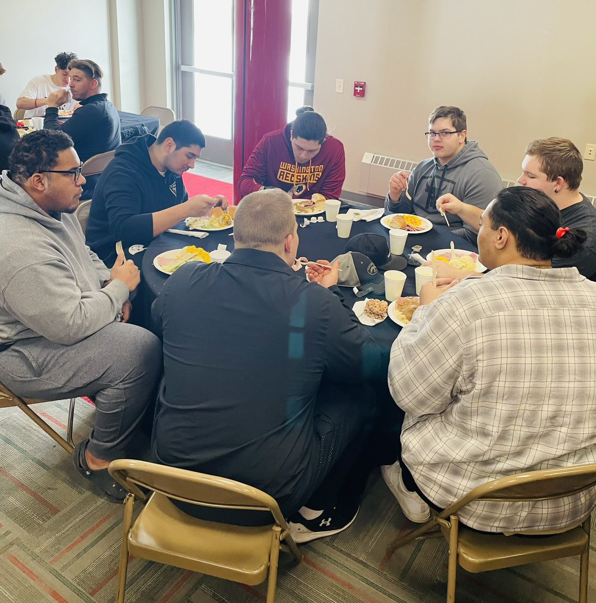 Some serious WADL points racked up by one of the real MVP’s here at Minot State- Dean from Homesteaders Restaurant!!!
Thank you for taking care of our football family and providing a Pre-Easter brunch for the Beavers!!!
#WinAllDayLong
🦫💪🏽🤝🍽️ ✝️
<a href="/MSUBeaversFB/">Minot State Football</a>