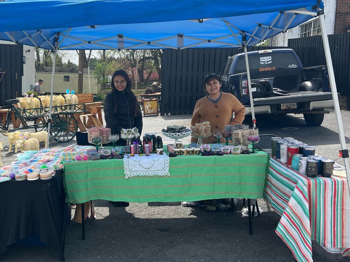 SolFireStore's tweet image. Hello my beautiful people!! Come join us at the beautiful town of Middleburg, Virginia. We are showcasing Sol Fire products, 
#Middleburg
#BrickandMortar
#thesunshinesforeveryone #thankyoumybeautifulpeople#simplenfabulous #fyp #Godisgood #ymiVirgencitatoo