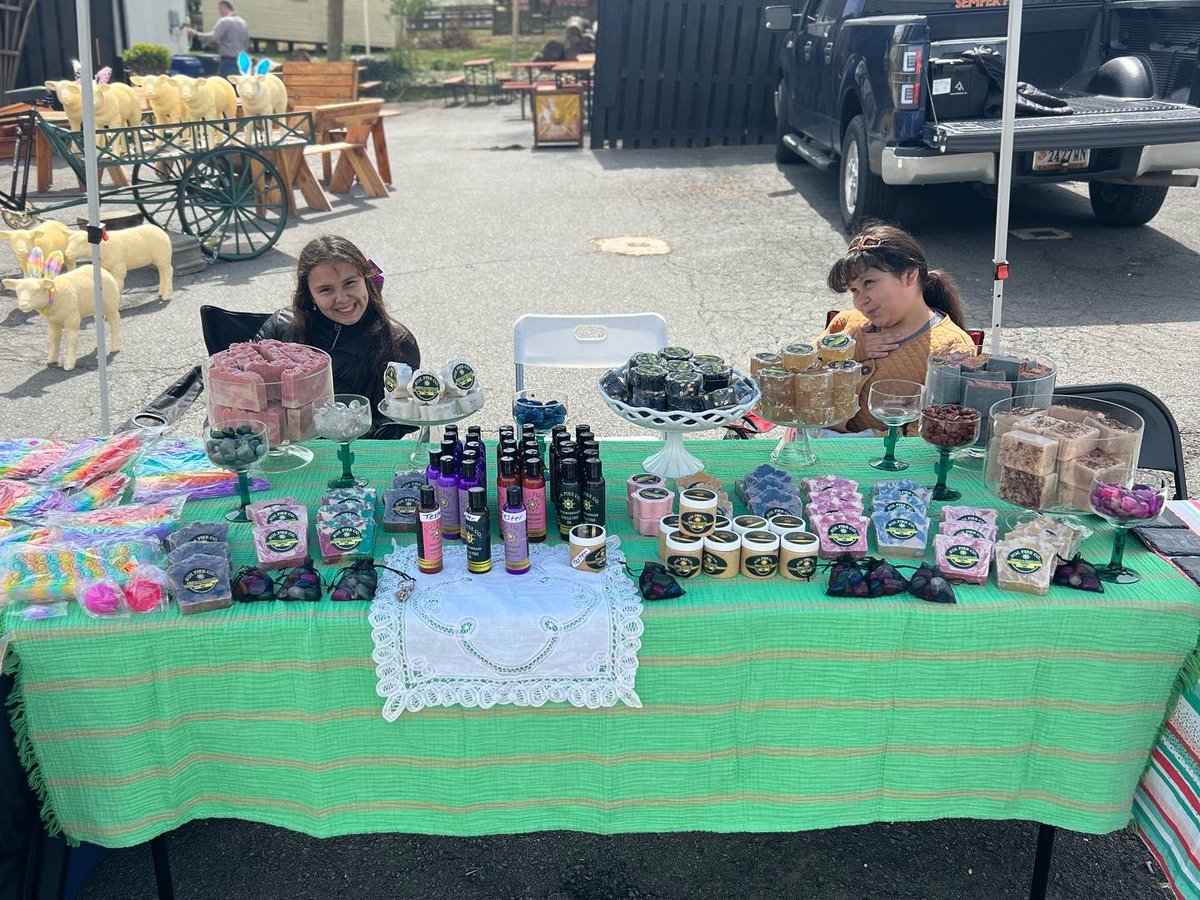 SolFireStore's tweet image. Hello my beautiful people!! Come join us at the beautiful town of Middleburg, Virginia. We are showcasing Sol Fire products, 
#Middleburg
#BrickandMortar
#thesunshinesforeveryone #thankyoumybeautifulpeople#simplenfabulous #fyp #Godisgood #ymiVirgencitatoo