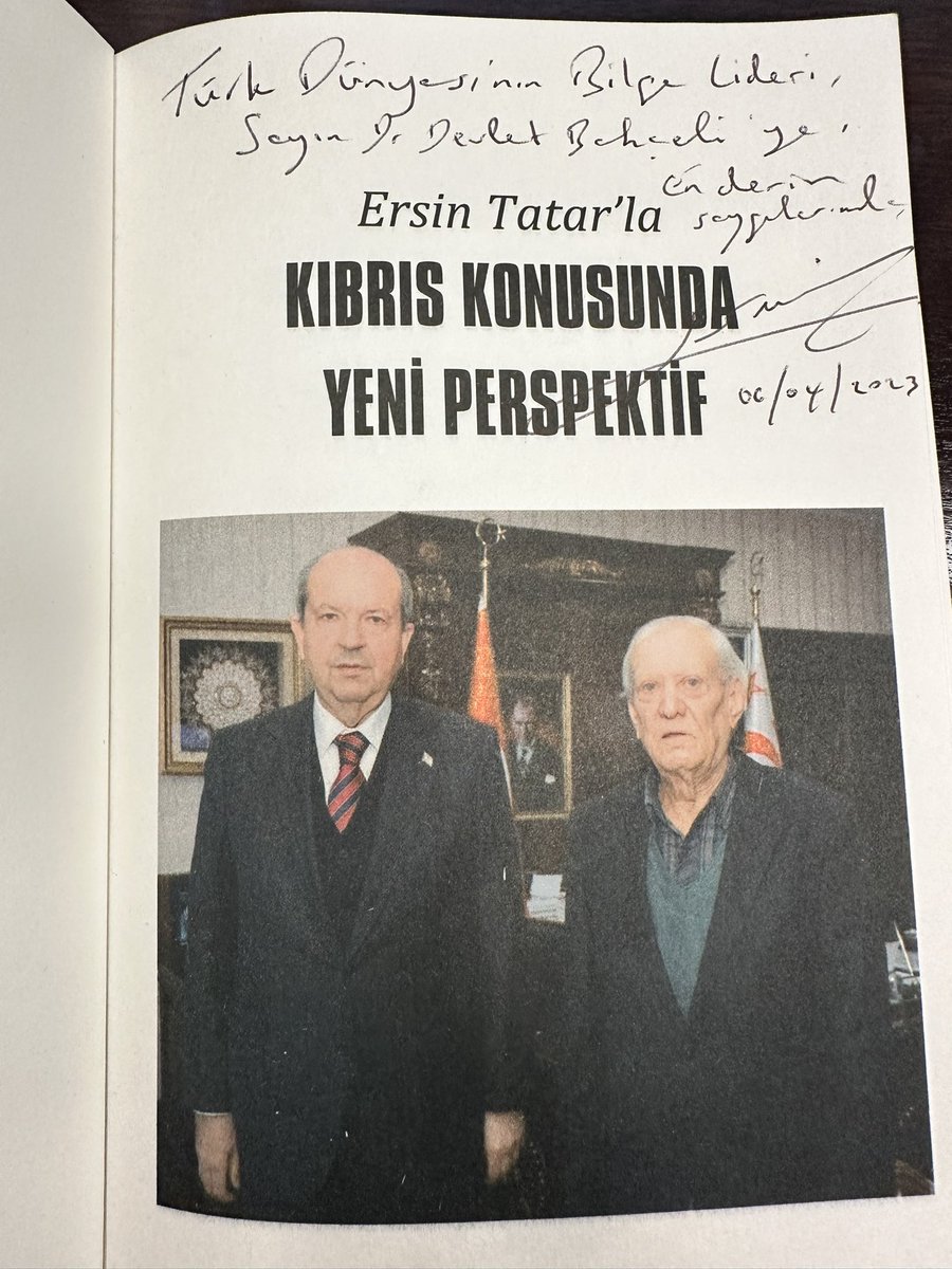 Liderimiz Sn.Devlet BAHÇELİ’ye Akay CEMAL’in yazdığı Berikan yayın evinin yayınladığı “Ersin TATAR’la KIBRIS KONUSUNDA YENİ PERSPEKTİF” adlı kitabı KKTC Cumhurbaşkanımız Ersin TATAR adına arz ettim