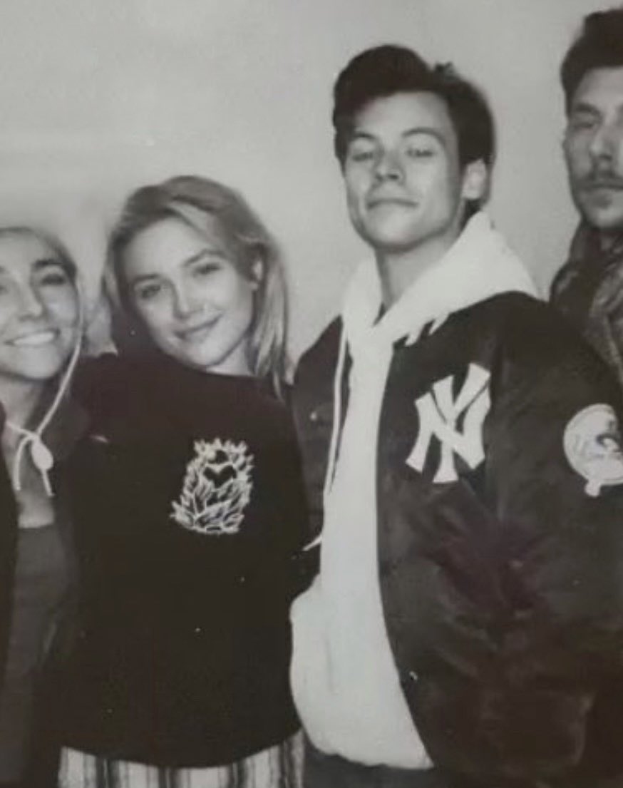 91finerohit's tweet photo. florence pugh and harry styles https://t.co/Wjg1lQ2SEr