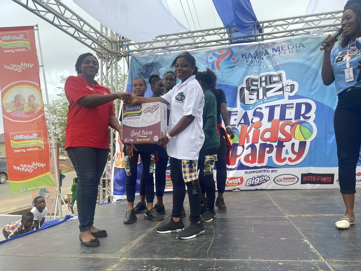 shobiztv's tweet image. PHOTOS: Best dancers from the #Easterforkids party received packages from @IndomieGhana and Mcberry’s