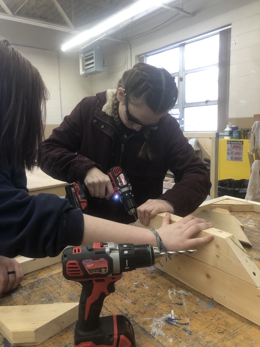 finleyjd's tweet photo. 👴🏾👵Hey old timers!
🛠️Remember how much we loved “shop” and “industrial arts” classes?
👇These #VTed students will too!
🎭 Here are three building the framework for a shadow puppet screen to be used by the Theater Arts class.
#OldSchool #BringingItBack
#InServiceToOthers https://t.co/f3PfJxUbdi