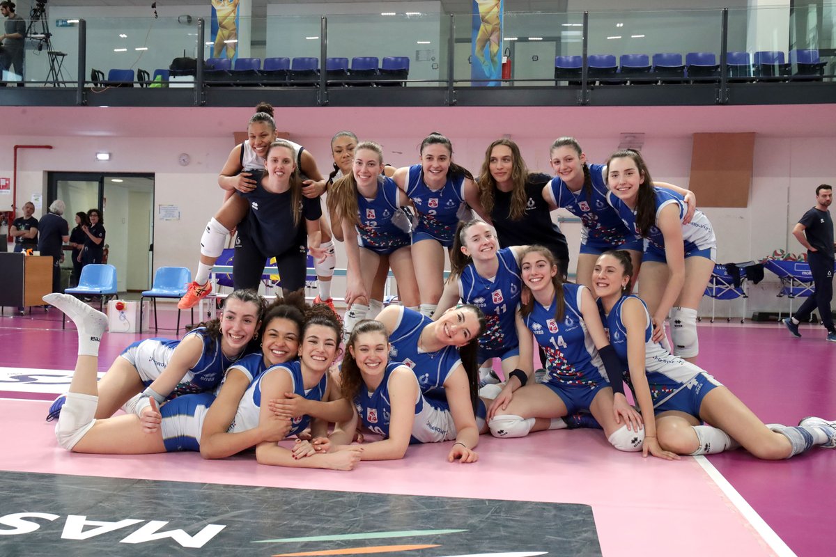 ClubItaliaFemm's tweet photo. #SerieA2 #PoolSalvezza
Il Club Italia chiude il girone d'andata con una bella vittoria ππͺ
Oggi al Centro Pavesi Fipav le #azzurrine π hanno superato 3-0 (25-19, 25-21, 25-18) Pallavolo Perugia
π La news β‘οΈ https://t.co/UbHP37xyA3
@Federvolley @LegaVolleyFem #ClubItaliaF https://t.co/tF45mmQXxt