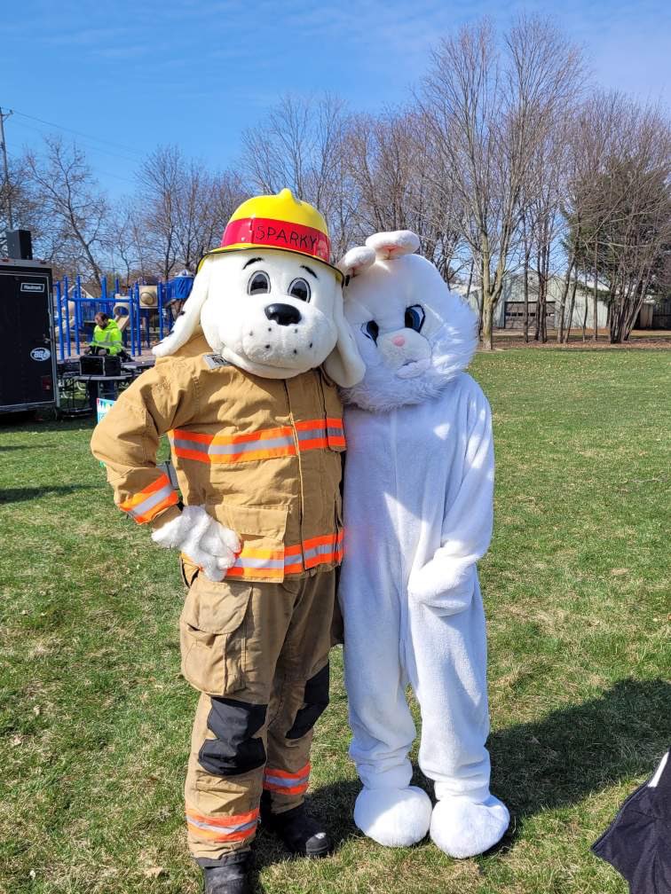 RockfordFire's tweet photo. 🐶 🐰 Sparky enjoyed giving tours of the fire engine, meeting the Easter bunny and watching the kids enjoy the Oxford Park Easter Egg Hunt.  Sparky also wishes everyone a safe Easter weekend! https://t.co/0WO7GLPavZ