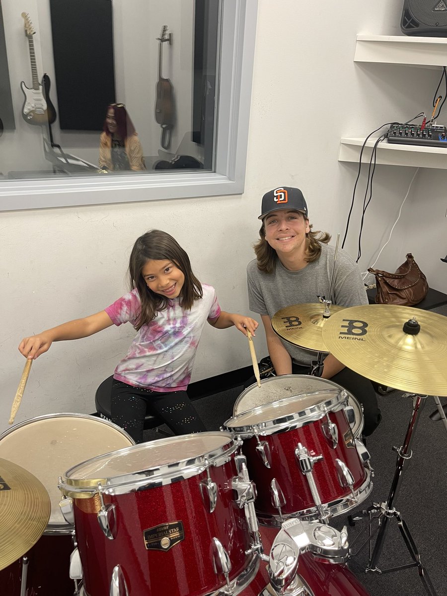 B2RRanchoPQ's tweet image. Filippo and Mariella had a blast during their lessons with our instructors Jake and Allison! 
🎸🥁🎸🥁🎸
#music #musiclessonsforkids #bachtorock #bassguitar #drums #musiclessonsforallages #drumlesson #sandiegomusic