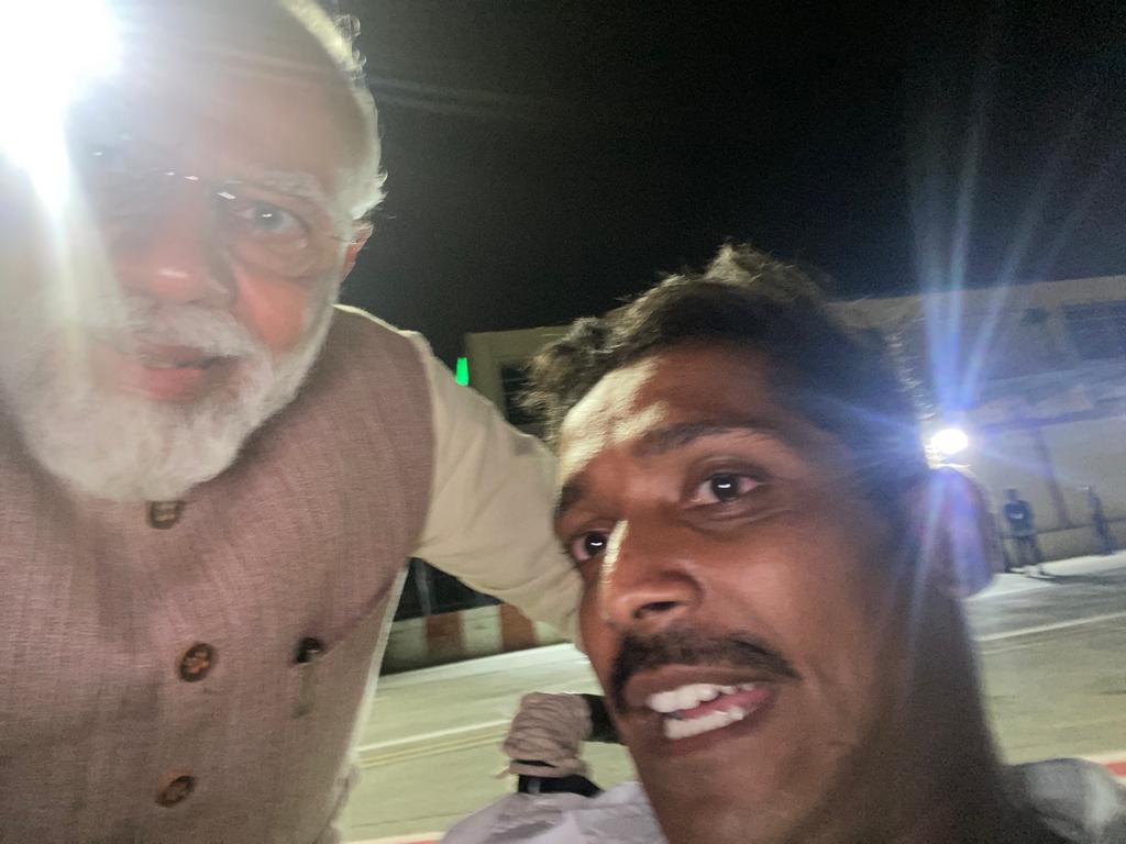 Narendra Modi on Twitter "ஒரு சிறப்பு செல்ஃபி... சென்னையில் திரு எஸ்