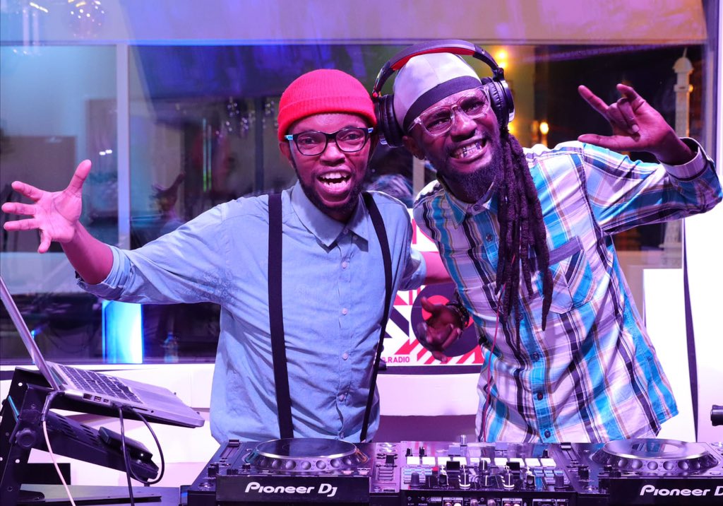 NRGRadioKenya's tweet photo. Poooooohhhh 🔥 Taja mtaa ya kwako tukisonga 🇯🇲 #ReggaeBoyzonNRG https://t.co/ef4rs9W0ij
