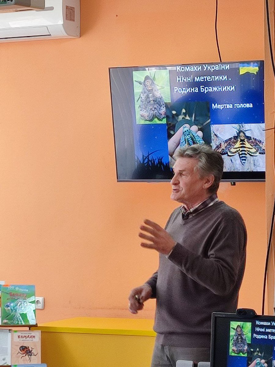 hobd21's tweet photo. 7 квітня у «Вернісажі у фойє» Бібліотеки на Алчевських відбулося відкриття відразу двох виставок: колекції комах «Зоошарм» та дитячих малюнків «Майбутнє планети у наших руках». https://t.co/K3QABHDlnS https://t.co/LrdpV6U1Xq