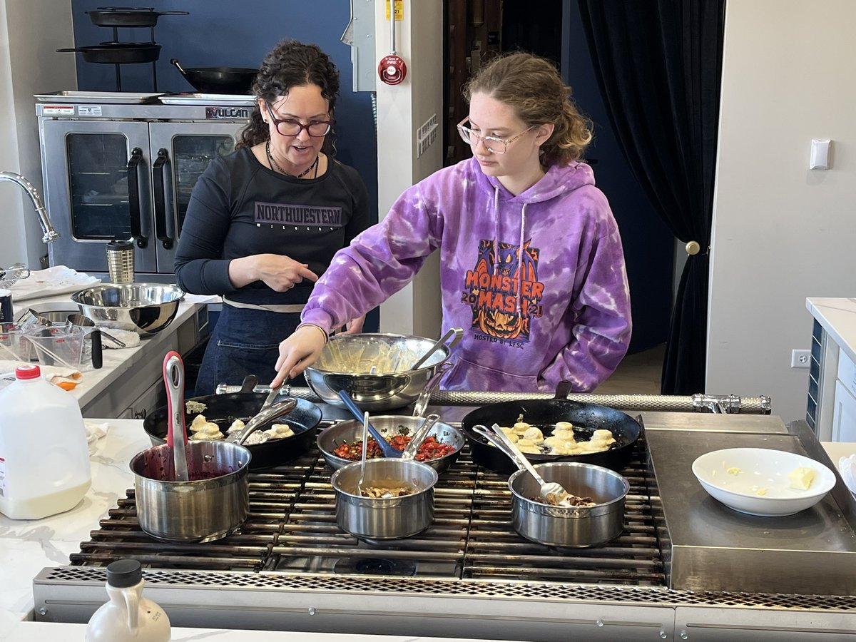 SwimLFSC's tweet photo. Hands on learning with Chef Lindsey. We learned how to make healthy pre-practice breakfast and recovery snacks. The best part was the hands on experience. #fuelingtowin🦆 #swimlfsc https://t.co/mcyTkJ6aaH