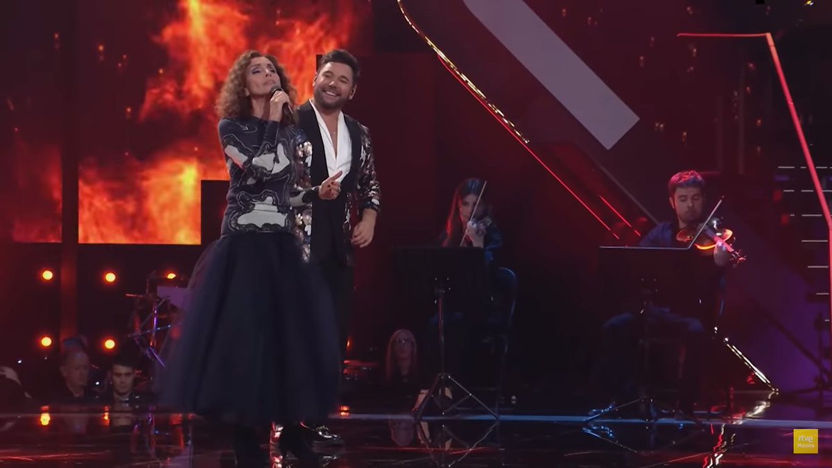 Grandes Cantantes de la Historia:                            
✅Letra y Vídeo de Donde pongo la vida, pongo el fuego de #AnaBelen y #MiguelPoveda'❤️💕 
🟠El vídeo podrá verlo en el siguiente enlace:    
bit.ly/40QNINO
🔴Una de las grandes canciones de: