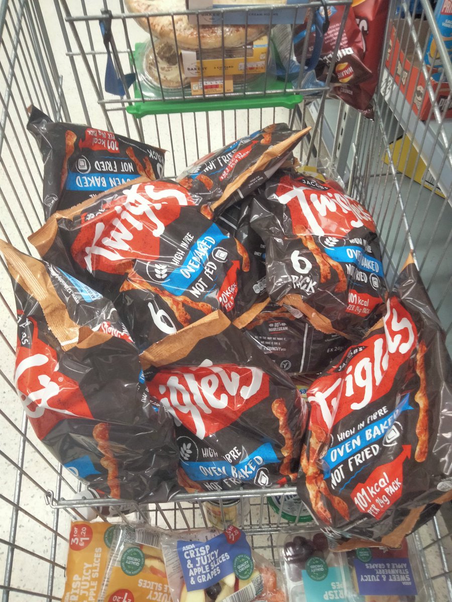 Barrymorcom's tweet image. Trip to the north as you can't get twiglets in the south 😁👍