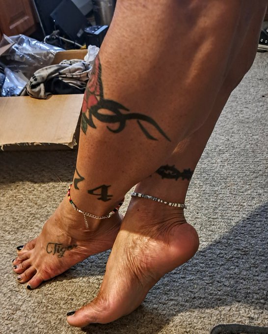 Golden Peds! #footfetısh #transfeet #musclefeet #transgoddess https://t.co/fkoiGxLpqi https://t.co/e<a href="/tag/footfet%C4%B1sh"class="tags">#footfetısh</a><a href="/tag/transfeet"class="tags">#transfeet</a><a href="/tag/musclefeet"class="tags">#musclefeet</a><a href="/tag/transgoddess"class="tags"><span>#transgoddess</span></a>