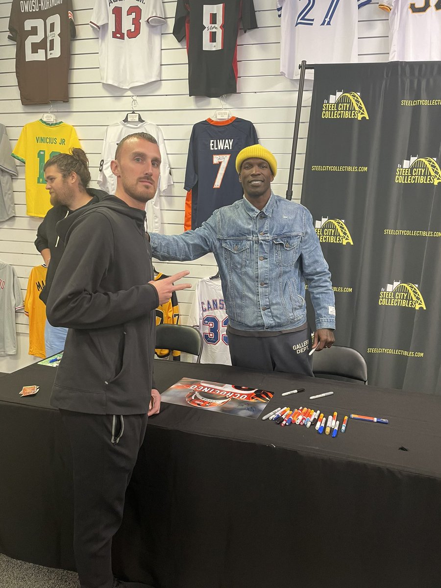 JCampalong03's tweet image. Had the chance of meeting @ochocinco today! #childplease