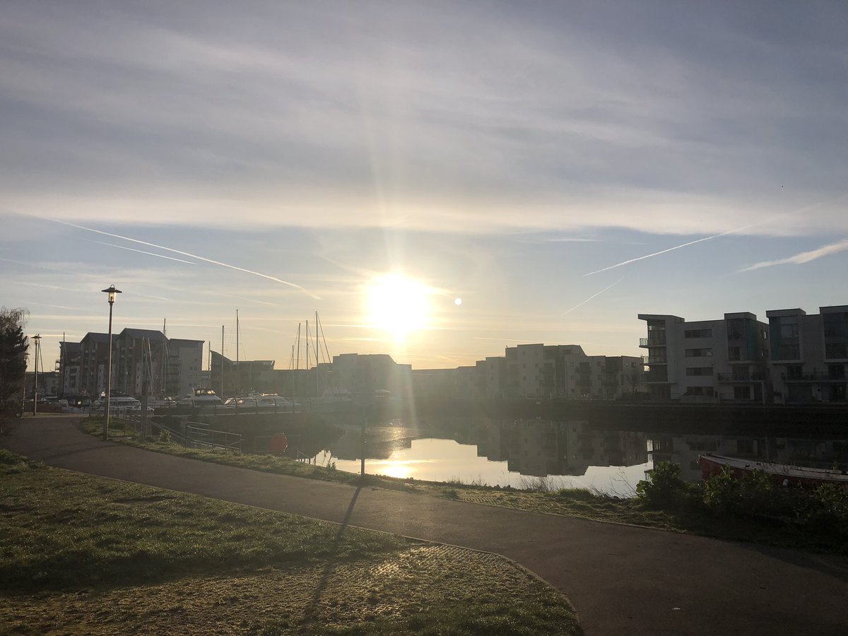 EphersV's tweet photo. Beautiful morning for a run around the Marina this morning with @natlysimmonss https://t.co/0cCV3THkf6