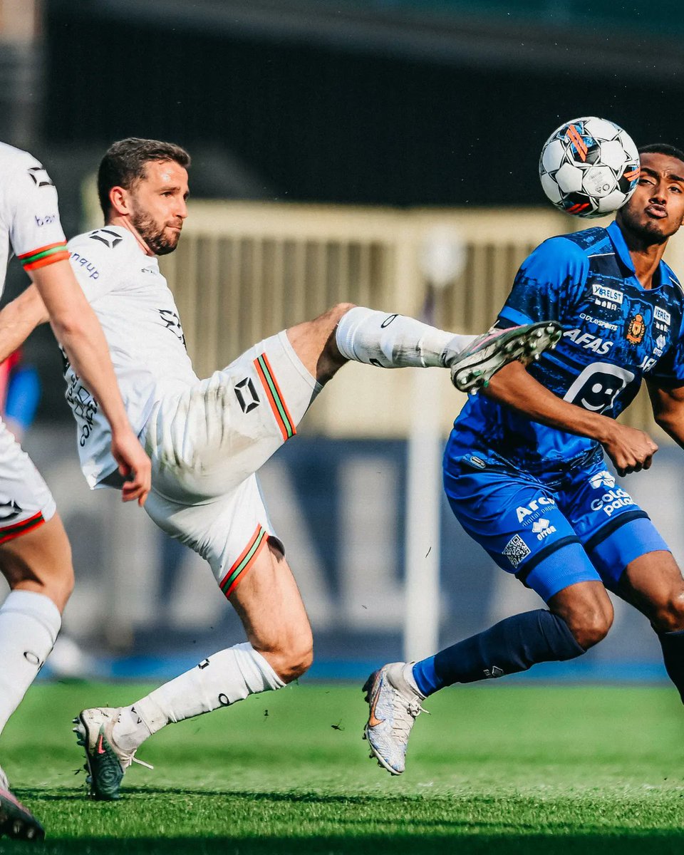 SiebeSchrijvers's tweet photo. Big win and a great afternoon at home in front of the fans! 🤍⚽ https://t.co/PygXK0j9aC