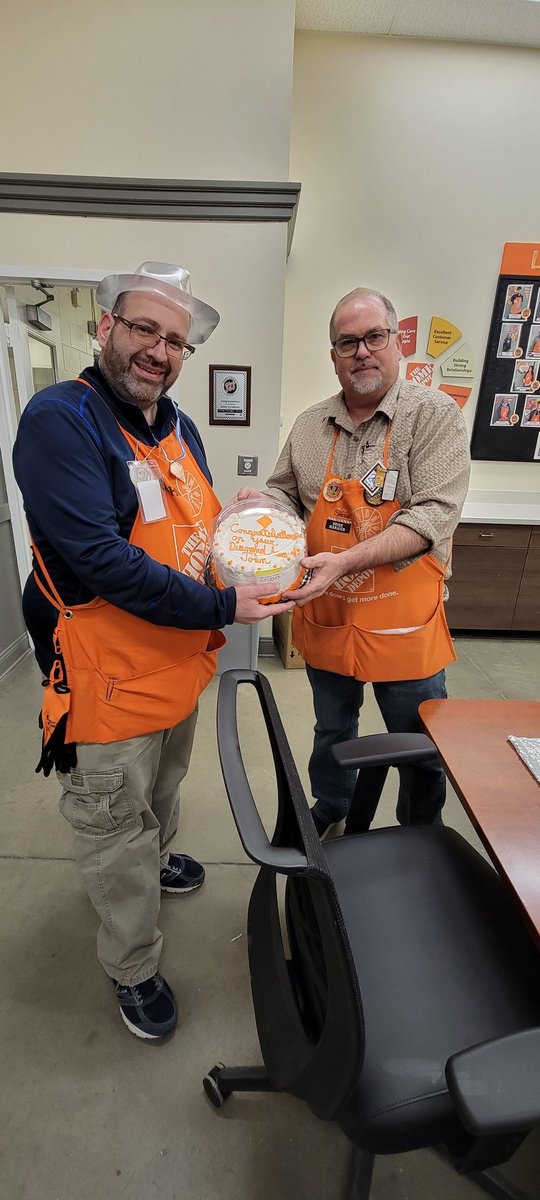 KathyHD2758's tweet photo. Great Job John on your Diamond Award, congratulations!! https://t.co/mr8fumz2J1
