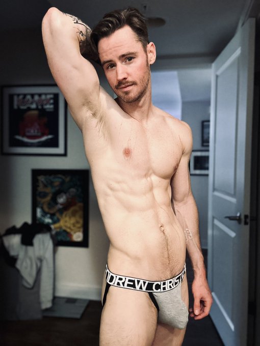 Trying to stay out of trouble this weekend. I promise. (I&rsquo;m not) 😏 https://t.co/fEcrI4ubWv