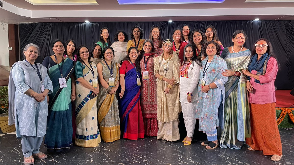 रामायण कला उत्सव के दूसरे दिन की कुछ झलकियां… 

#RamayanKalaUtsav #Ayodhya <a href="/ehsaaswomen/">EHSAAS</a>