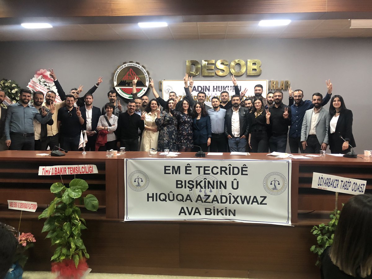 OhdVan's tweet photo. ÖHD Genel Merkezimizin “Tecridi Kırıyor, Özgürlükçü Hukuku İnşa Ediyoruz” - “Tecrîdê Bişkînin û Hiqûqa Azadîxwaz Ava Bikin” şiarı ile gerçekleştirilen 3. Olağan Genel Kurulunda seçilen yeni yöneticilere başarılar diliyor, eski yöneticilere emeklerinden dolayı teşekkür ediyoruz. https://t.co/hvE3frR6xB