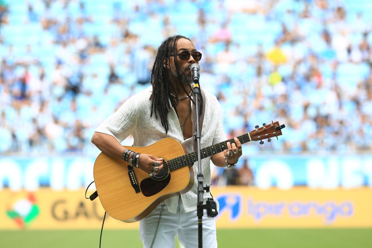 Seguindo as atrações do Pré-Jogo da Final do Gauchão Ipiranga 2023, tivemos a apresentação Serginho Moah, um dos maiores nomes da música gaúcha e brasileira. 

📸 Fernando Alves / FGF

#FGF #FutebolGaúcho #Gauchão2023
