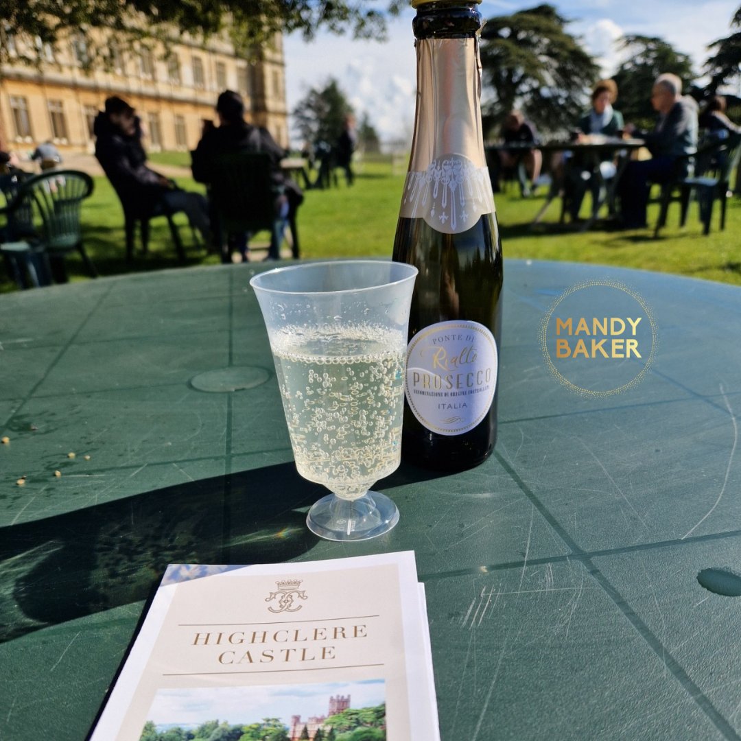 RealMrsAFrench's tweet image. Today was bucket list kind of day! 

We spent the day at Highclere Castle! If you are a fan of Downton Abbey, you might recognise it. 

Amazing day out with @TheRealAFrench !

#downtonabbey #highclerecastle #filmlocations #BankHoliday #Easter
