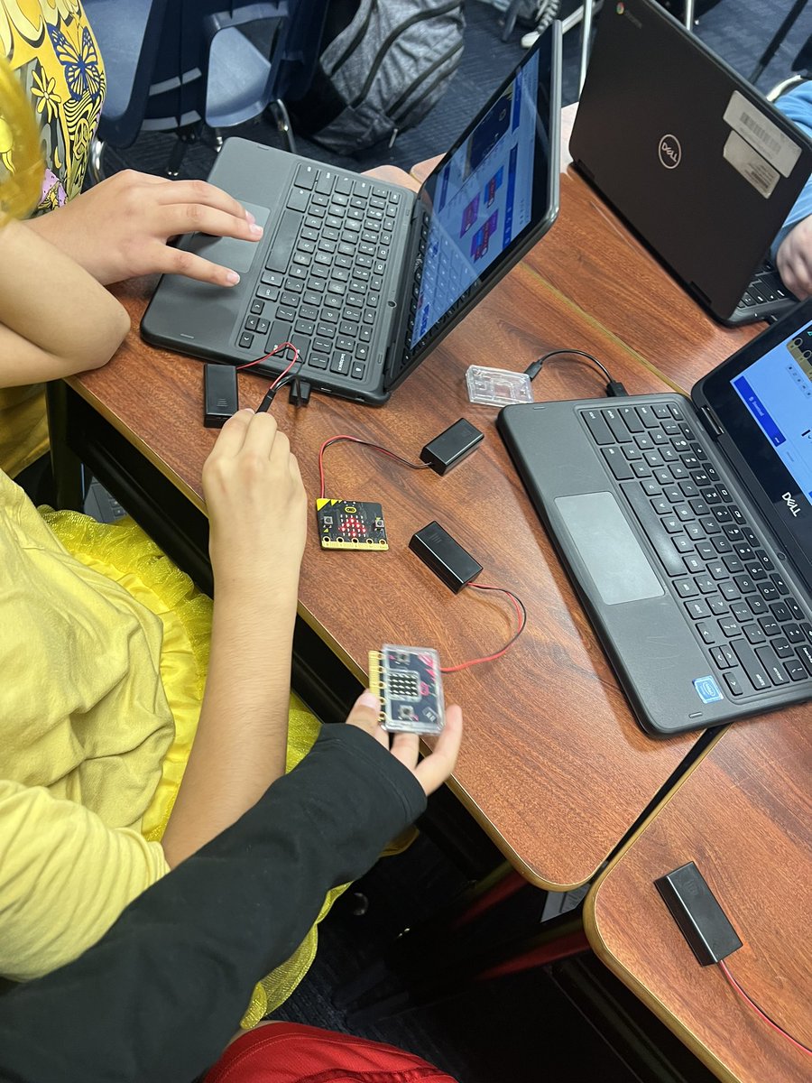 MsPadillasWorld's tweet photo. My students coded @microbit_edu into stepcounters as a culminating activity for our Exploration Unit! Watching these amazing kiddos problem-solve through the coding process made my teacher heart proud! #ParrotPride #CSforAll @hebisd @HEBISDpeople @KieraE_TX @EdtechHeb @LieslJames https://t.co/ASiV2B2w1S